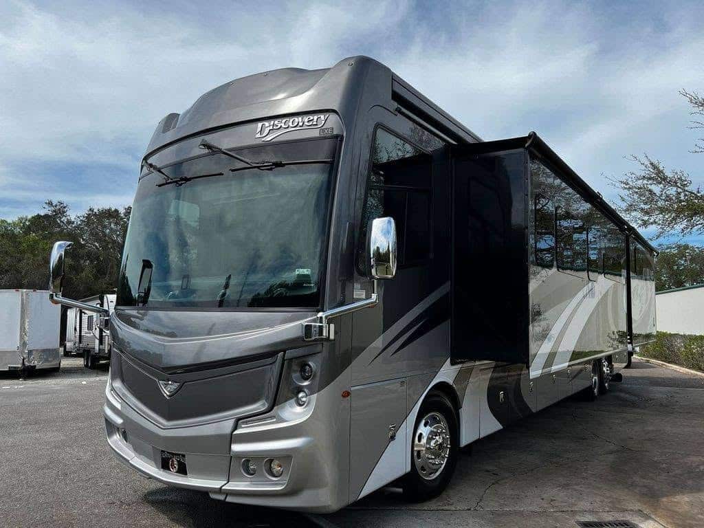 Fleetwood Discovery LXE Class A motorhome needing RV ceramic coating cost estimate in Tampa